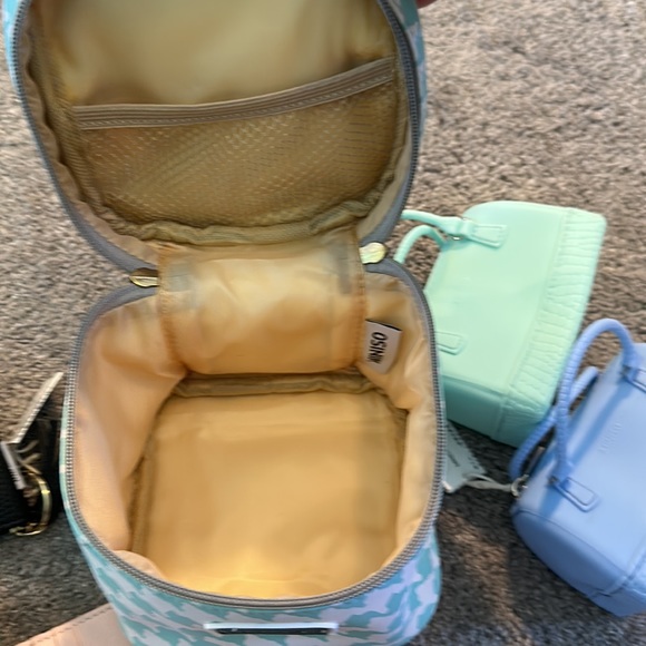 Miniso Life accessory lot wallet, zippered keychain coin purse, mini purses - Picture 10 of 12